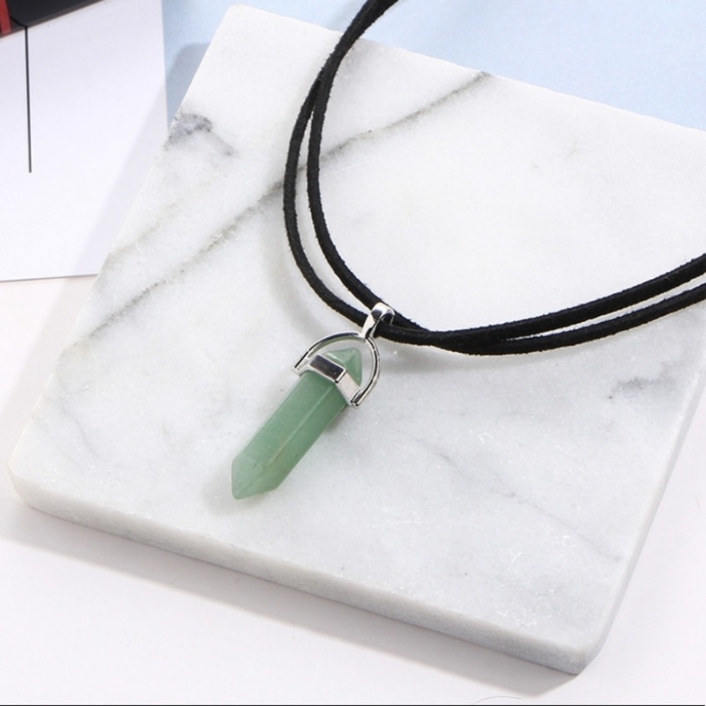 ‼️CLOSET CLOSING‼️Green Crystal Layered Choker